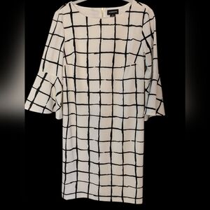 Liz Claiborne size 12 black and white dress with flared sleeves